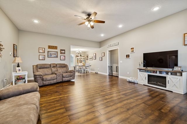 70 Hayden Drake Ln, Lafayette, TN 37083