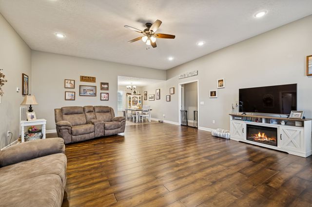 70 Hayden Drake Ln, Lafayette, TN 37083