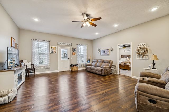 70 Hayden Drake Ln, Lafayette, TN 37083