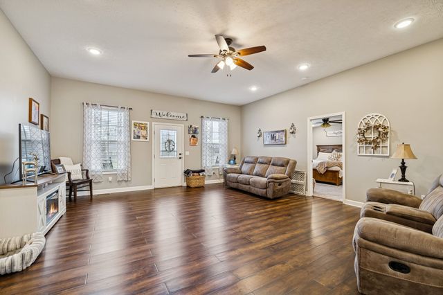 70 Hayden Drake Ln, Lafayette, TN 37083