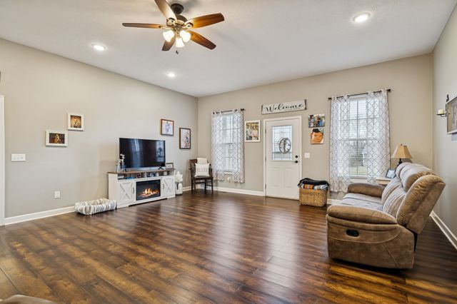 70 Hayden Drake Ln, Lafayette, TN 37083