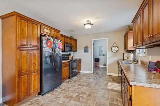 70 Hayden Drake Ln, Lafayette, TN 37083