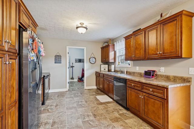 70 Hayden Drake Ln, Lafayette, TN 37083