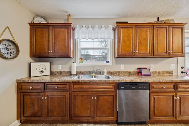 70 Hayden Drake Ln, Lafayette, TN 37083