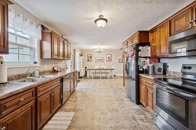 70 Hayden Drake Ln, Lafayette, TN 37083