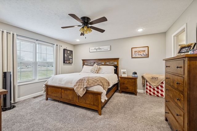 70 Hayden Drake Ln, Lafayette, TN 37083