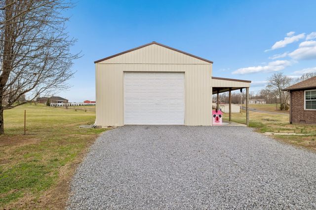 70 Hayden Drake Ln, Lafayette, TN 37083
