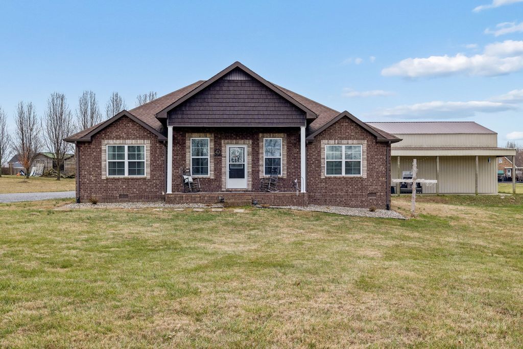 70 Hayden Drake Ln, Lafayette, TN 37083