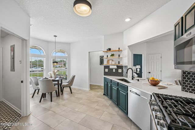 11176 LORD TAYLOR Drive, Jacksonville, FL 32246