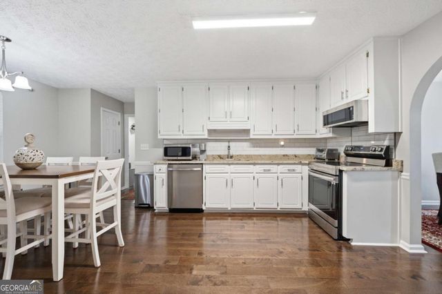 4255 Willow Springs Drive, Loganville, GA 30052