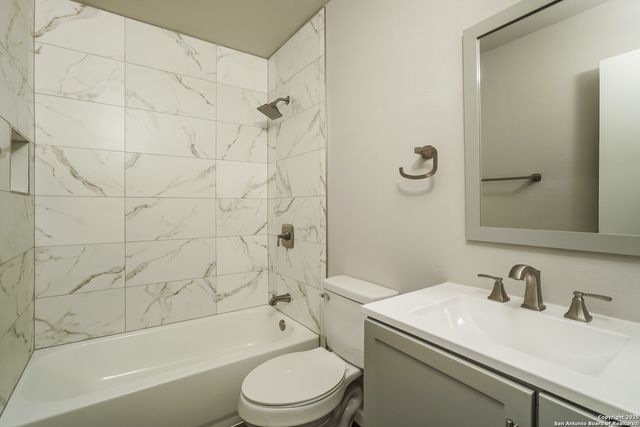 8858 MEADOW RANGE ST, San Antonio, TX 78250