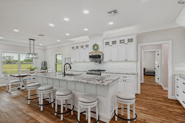 709 S BELL ROAD, Iowa Park, TX 76367