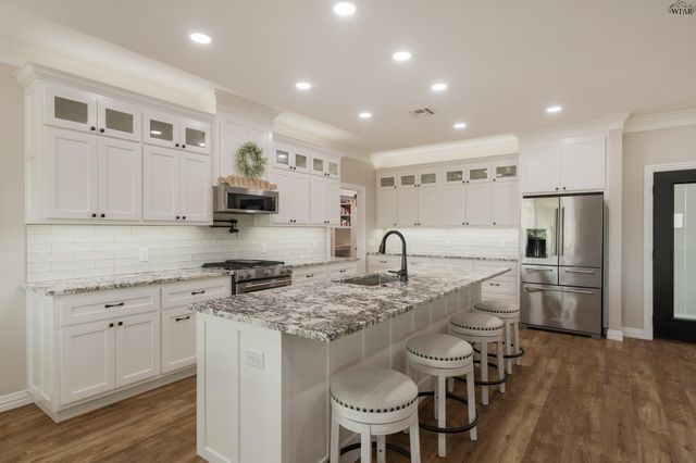 709 S BELL ROAD, Iowa Park, TX 76367