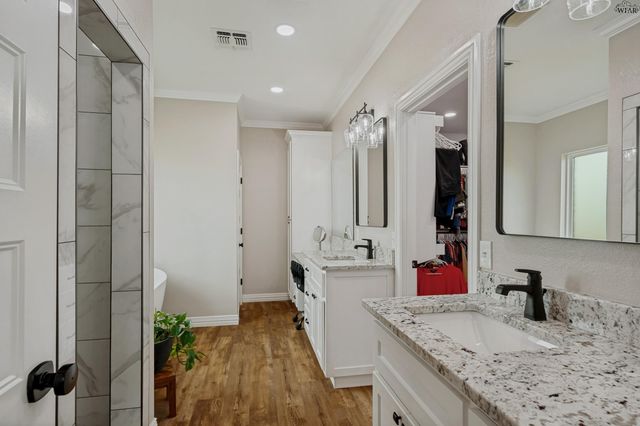 709 S BELL ROAD, Iowa Park, TX 76367