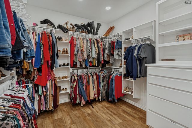 709 S BELL ROAD, Iowa Park, TX 76367