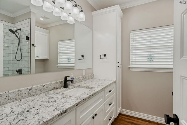 709 S BELL ROAD, Iowa Park, TX 76367