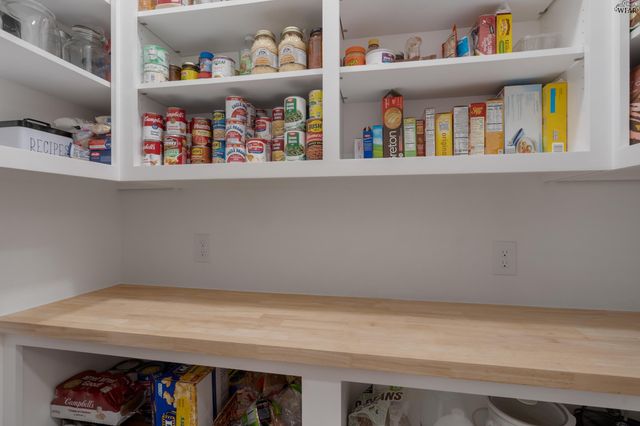 709 S BELL ROAD, Iowa Park, TX 76367