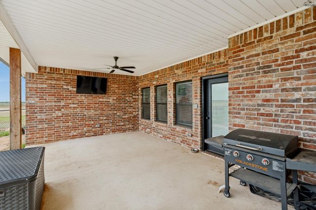 709 S BELL ROAD, Iowa Park, TX 76367