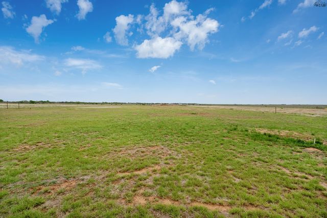 709 S BELL ROAD, Iowa Park, TX 76367