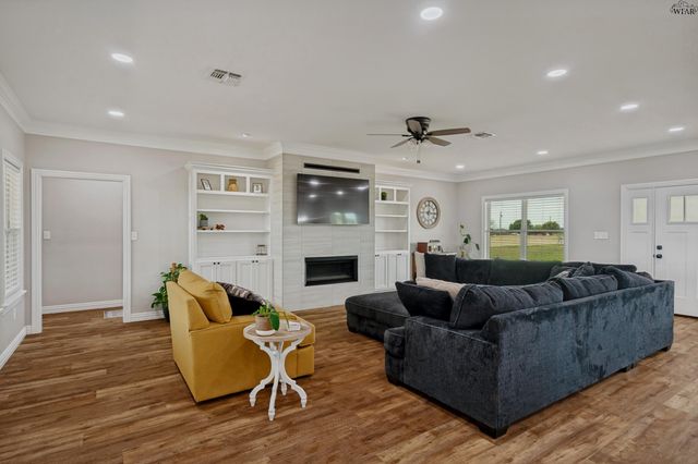 709 S BELL ROAD, Iowa Park, TX 76367