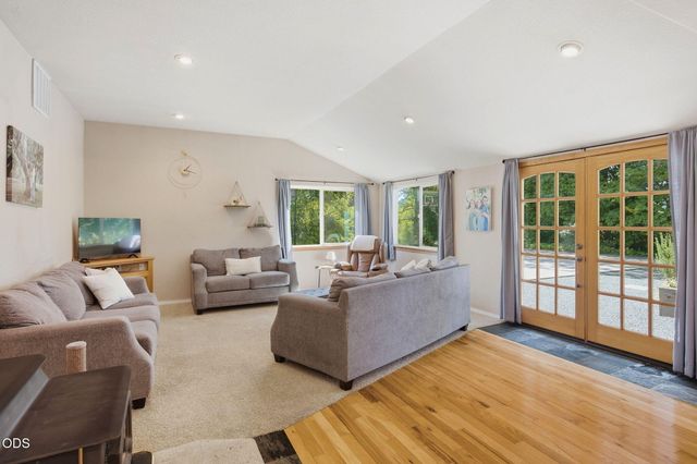 1410 Applegate Avenue, Grants Pass, OR 97527