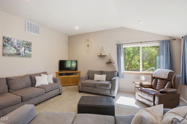 1410 Applegate Avenue, Grants Pass, OR 97527