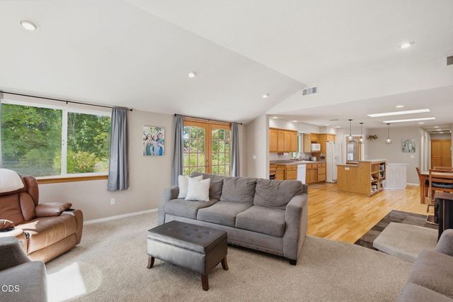 1410 Applegate Avenue, Grants Pass, OR 97527