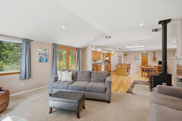 1410 Applegate Avenue, Grants Pass, OR 97527