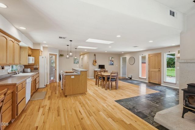 1410 Applegate Avenue, Grants Pass, OR 97527