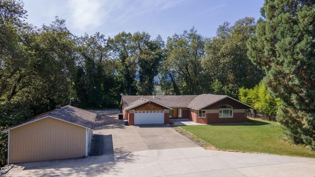 1410 Applegate Avenue, Grants Pass, OR 97527
