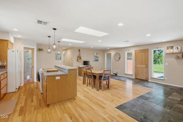 1410 Applegate Avenue, Grants Pass, OR 97527