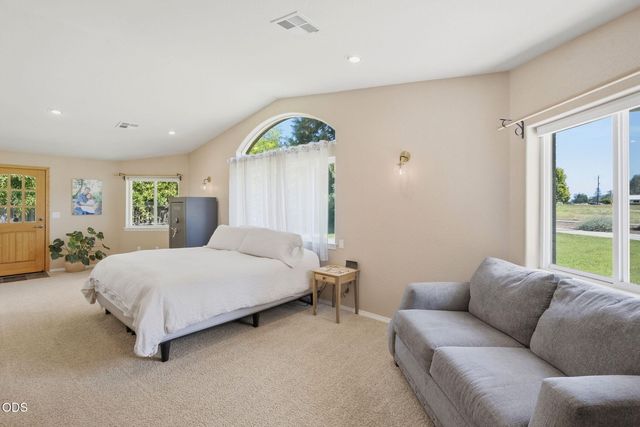 1410 Applegate Avenue, Grants Pass, OR 97527