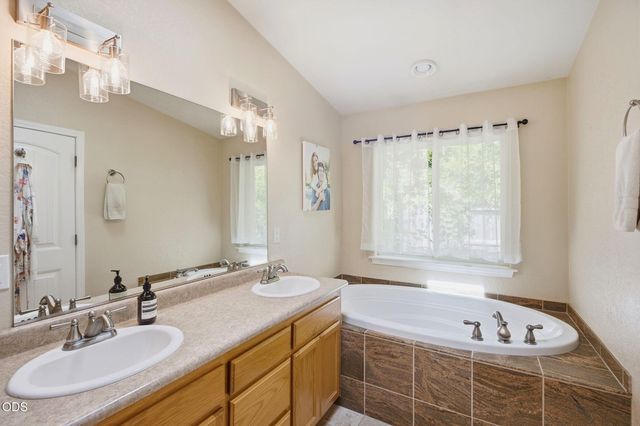 1410 Applegate Avenue, Grants Pass, OR 97527