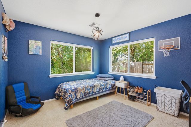 1410 Applegate Avenue, Grants Pass, OR 97527