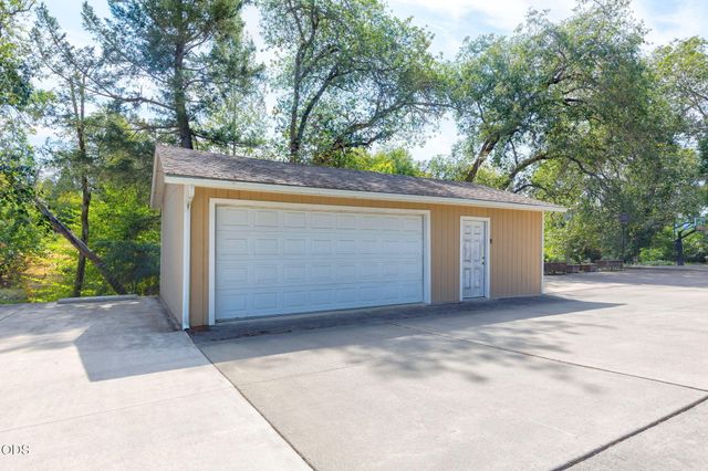 1410 Applegate Avenue, Grants Pass, OR 97527