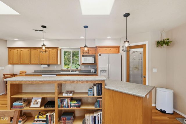 1410 Applegate Avenue, Grants Pass, OR 97527