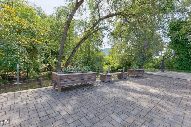 1410 Applegate Avenue, Grants Pass, OR 97527