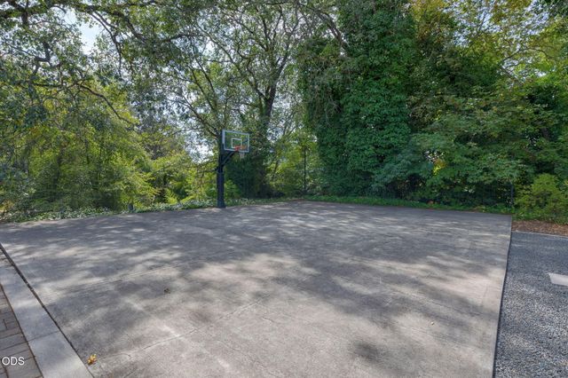 1410 Applegate Avenue, Grants Pass, OR 97527