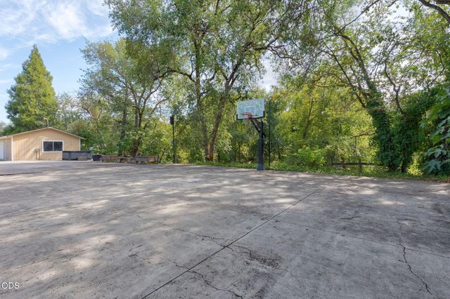 1410 Applegate Avenue, Grants Pass, OR 97527