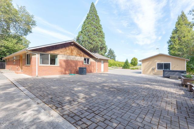 1410 Applegate Avenue, Grants Pass, OR 97527