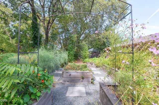 1410 Applegate Avenue, Grants Pass, OR 97527