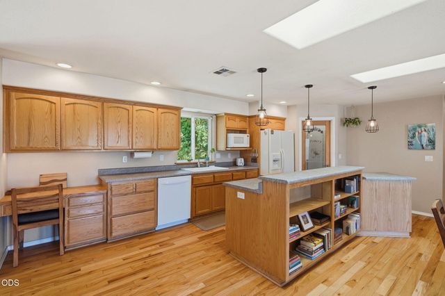 1410 Applegate Avenue, Grants Pass, OR 97527