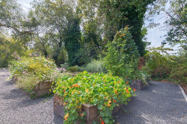 1410 Applegate Avenue, Grants Pass, OR 97527