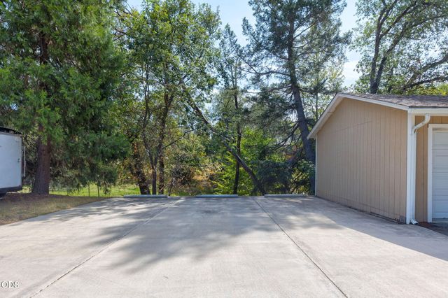1410 Applegate Avenue, Grants Pass, OR 97527
