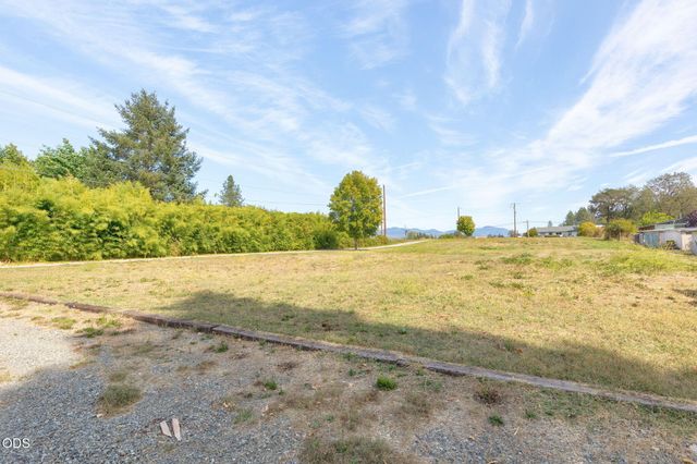 1410 Applegate Avenue, Grants Pass, OR 97527