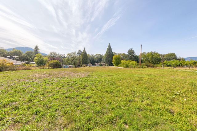 1410 Applegate Avenue, Grants Pass, OR 97527