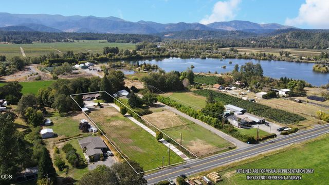 1410 Applegate Avenue, Grants Pass, OR 97527