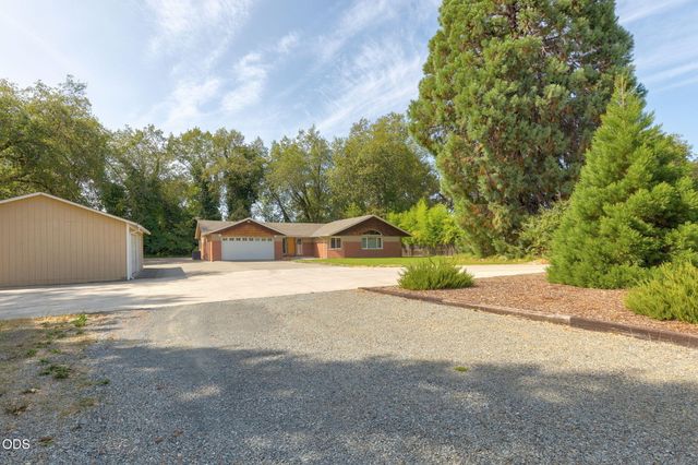 1410 Applegate Avenue, Grants Pass, OR 97527