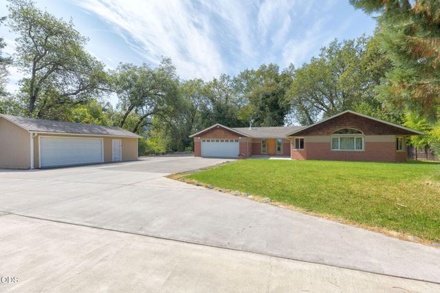 1410 Applegate Avenue, Grants Pass, OR 97527