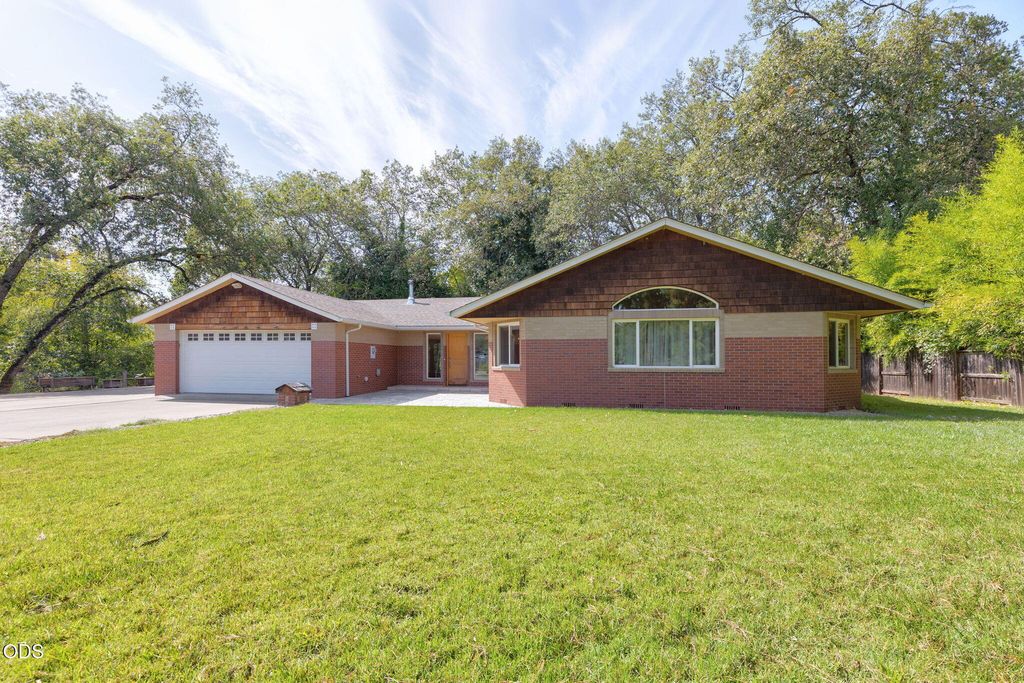 1410 Applegate Avenue, Grants Pass, OR 97527